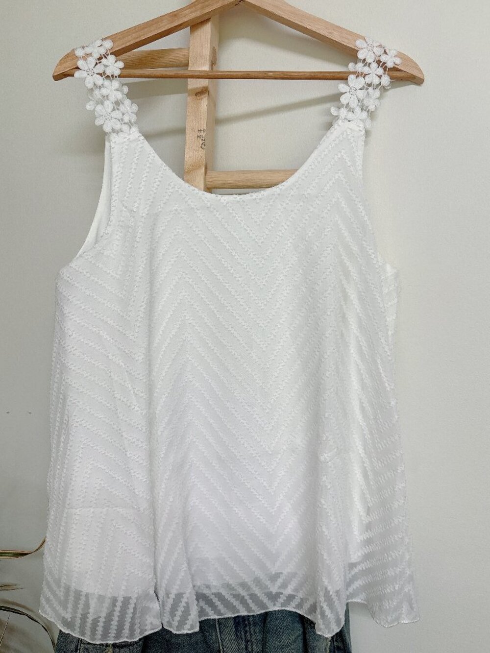 Textured White Tank Top with Floral Lace Straps – Size S–M